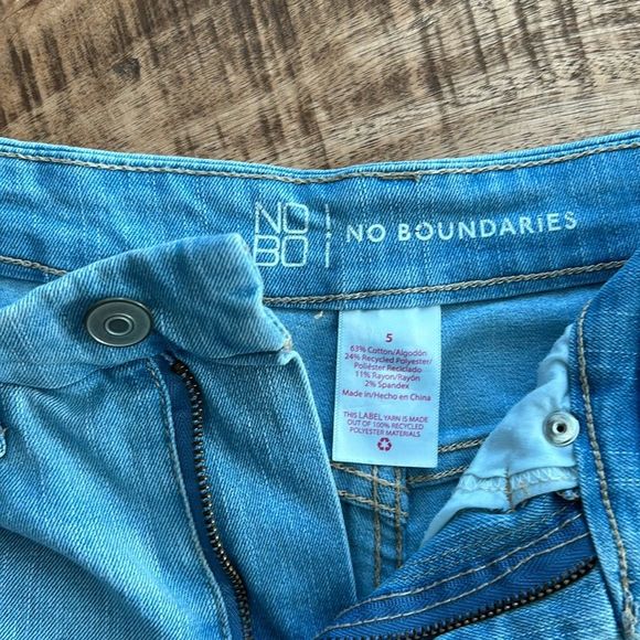 High Waist Shorts 3 Pair for Sale 3 Pair Bundle. Holds curves nicely - Picture 8 of 13